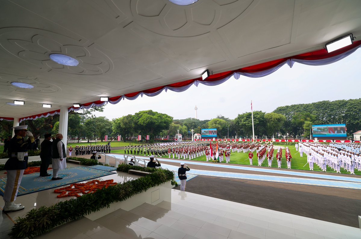 PMO India tweet media