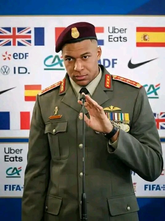 ThatohatsiSmith's tweet photo. @MbalulaFikile Chill comrade, yekel umfana. Wena you still have a lot to answer to, if I were you i wouldn't act like a bish now. Your song comes next, the moment you avail yourself for presidential candidate. And above all dude you're not a smart politician, worst by far. https://t.co/JiBYuD4FUf