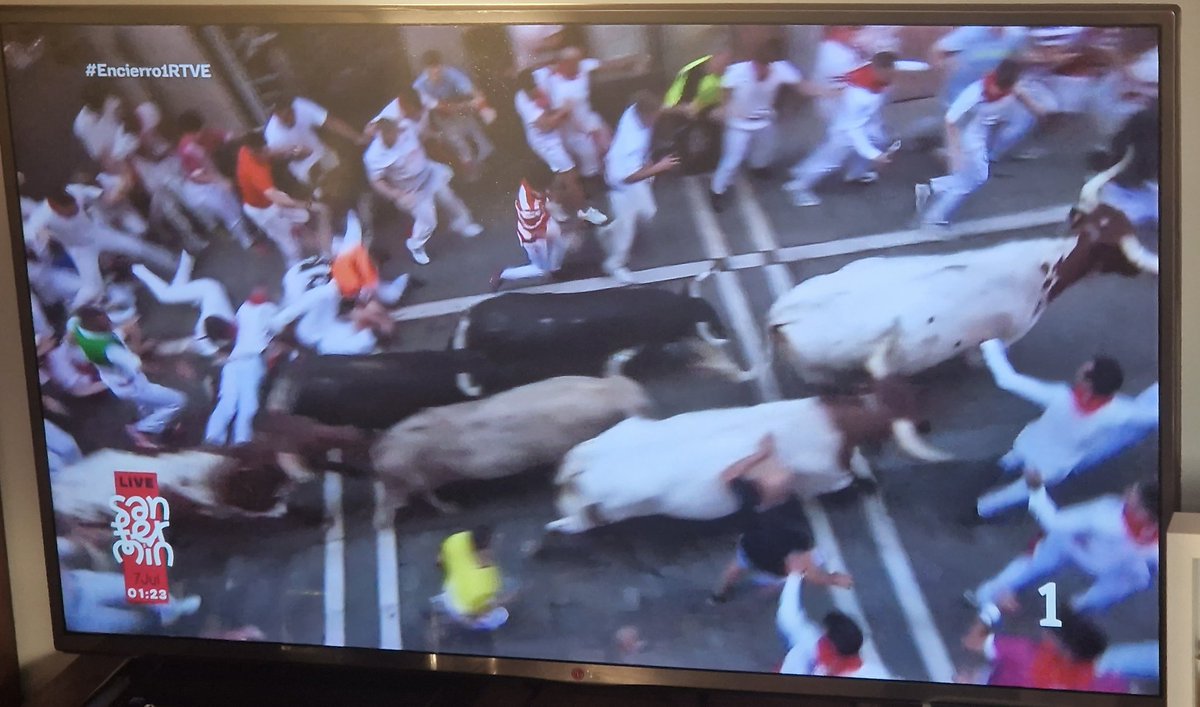 srdeserrano's tweet photo. "A San Fermín pedimos, por ser nuestro patrón, nos guíe en el encierro dándonos su bendición". Viva San Fermín!!! #7dejulio #FuenteYmbro #EncierroRTVE https://t.co/kR4QvqlMp9