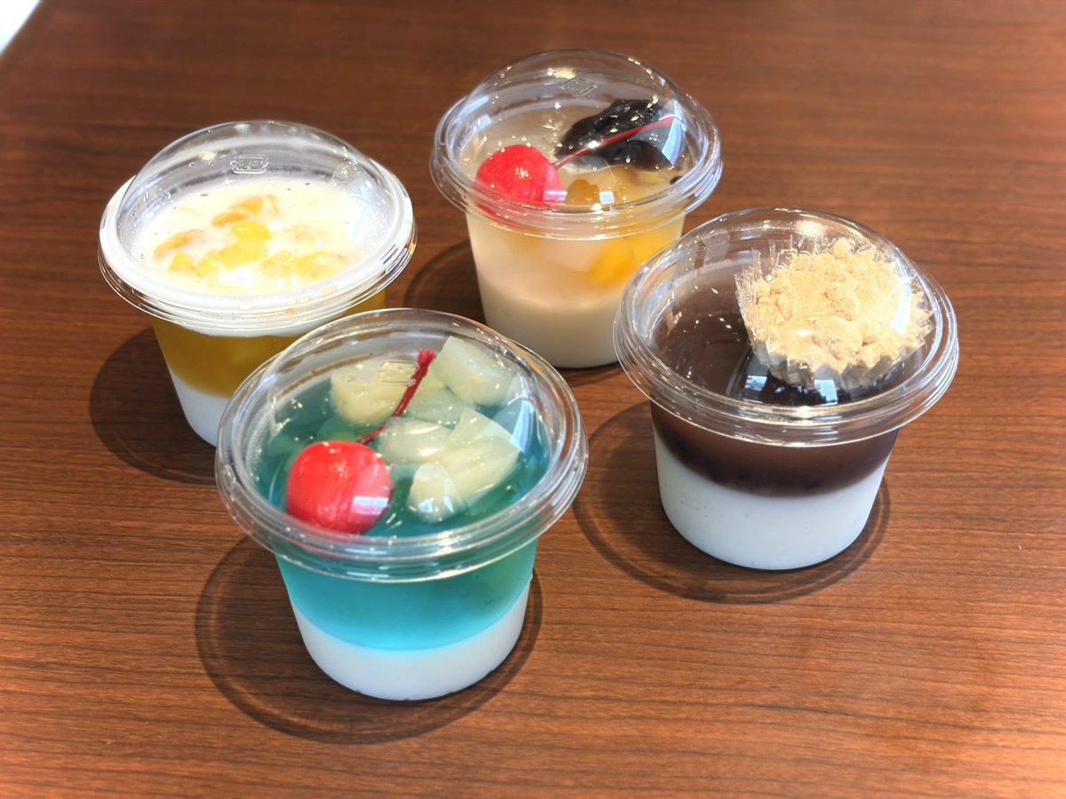 elu_jayo's tweet photo. 本日７月７日とのことで
丸亀うどんプリン発売初日！
早速いただきました🍒

食べた感想は
広告どおり「なんなんだ?!」
なかなかに新境地🍮 https://t.co/BVreTZiFY9