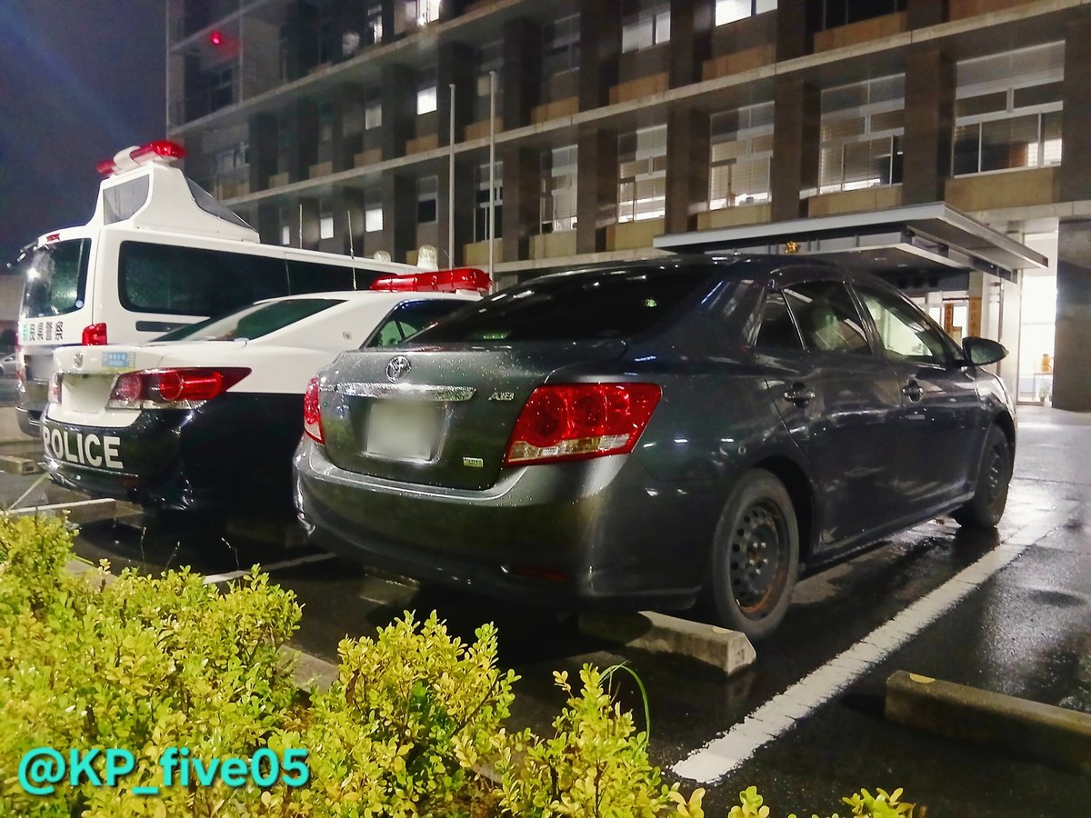 KP_five05's tweet photo. 【奈良県警察 奈良警察署】
交通課 アスリート
地域課 210系,220系
刑事課 アリオン,キザシ

数年ぶりの奈良へー。
夜だからか車両が動いてなくたくさん止められてて撮り映えよかった！
210,220のコールが少し気になったな🤔 https://t.co/eFyD4Jwbs8