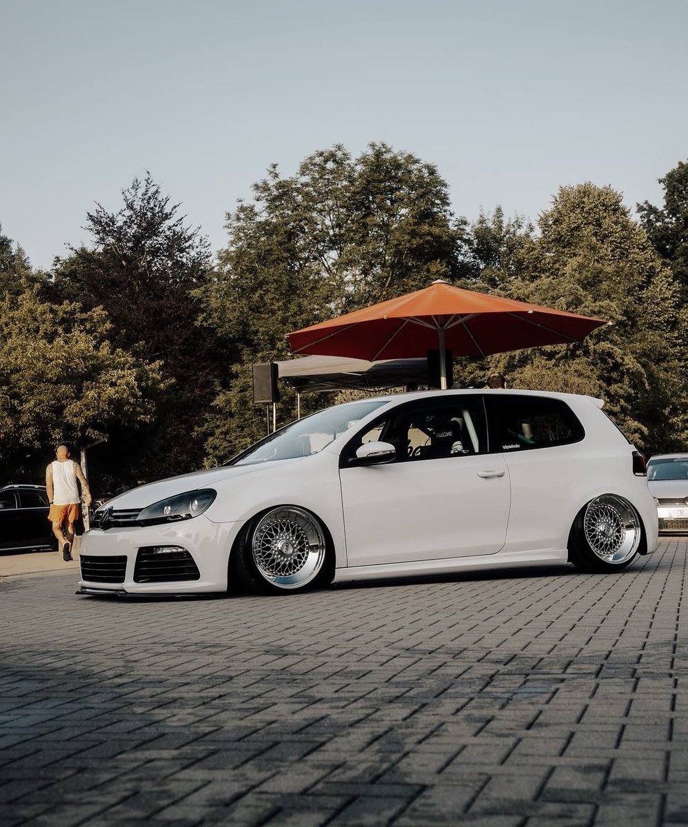 EpicDubs's tweet photo. ⛄️
#VW #Volkswagen #GolfR #Mk6 #VwGolf #Mk6R #BBSwheels #BBSRS #Stanced #DubLife https://t.co/umLrAMitgg