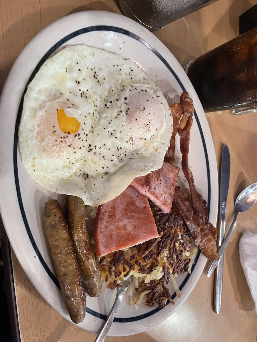 kaboomjayden's tweet photo. recent food update because i'm so fat and all i ever think about is food food food https://t.co/3O23gC2EjJ