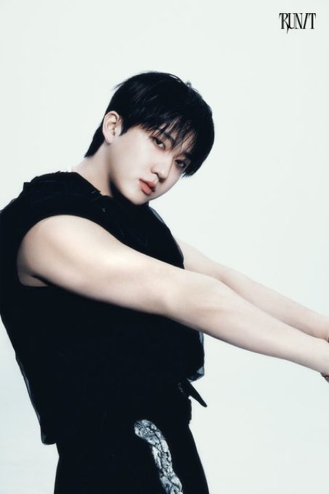 spongeracha's tweet photo. i need yo kiss his pretty pink lips and bite his arms https://t.co/Fhe4vgrNFE