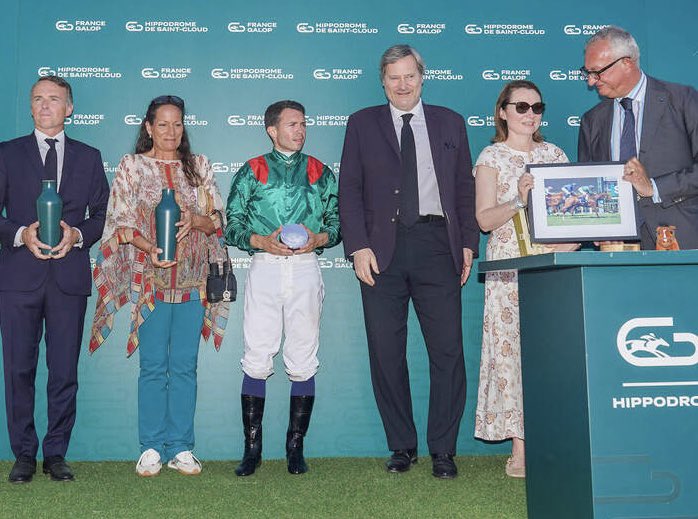 Turf_Stars's tweet photo. The secret is out, globetrotting Group 1 winner CALANDAGAN will be the first member of #TurfStars flat collection! 

Available to pre order from https://t.co/zeR3fPIlWJ now 

At request of @AgaKhanStuds a percentage of each sale will be donated to @audeladespistes charity