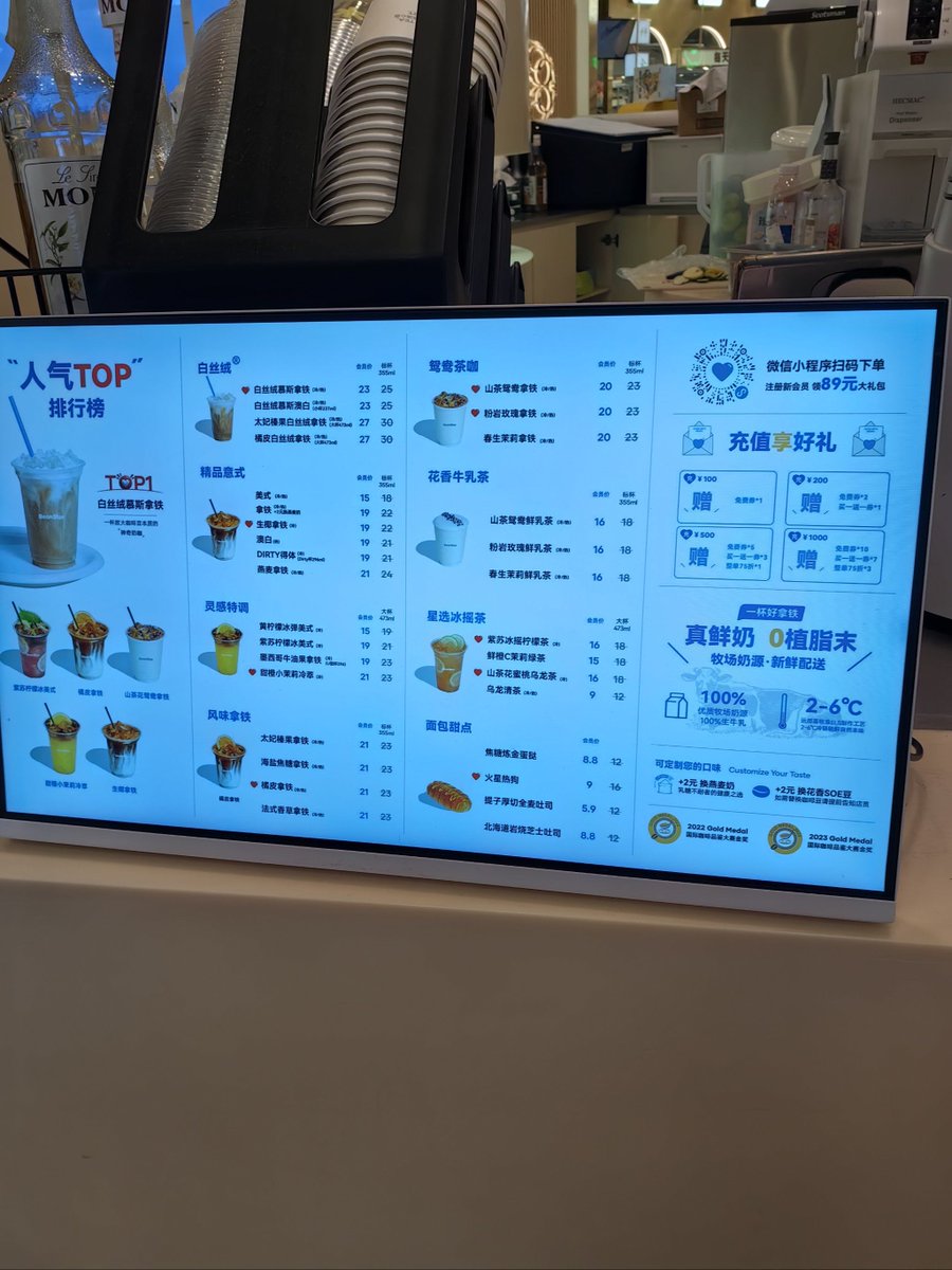 Bibs1988's tweet photo. Hey guys! Just grabbed 2 iced lattes—who’s down for a quick walk around the block to beat this afternoon slump ， https://t.co/s9P2FYYA4x