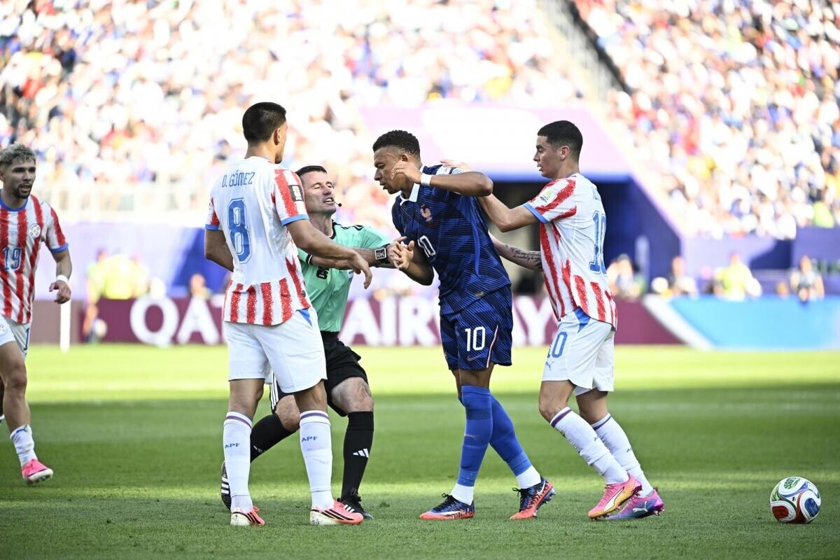 lequipe's tweet photo. La sénatrice paraguayenne ayant tenu des propos racistes à l'encontre de Kylian Mbappé lui demande de s'excuser et l'accuse de « violence de genre »
➡️ https://t.co/jostf4WaSb https://t.co/c0lHErlHQN