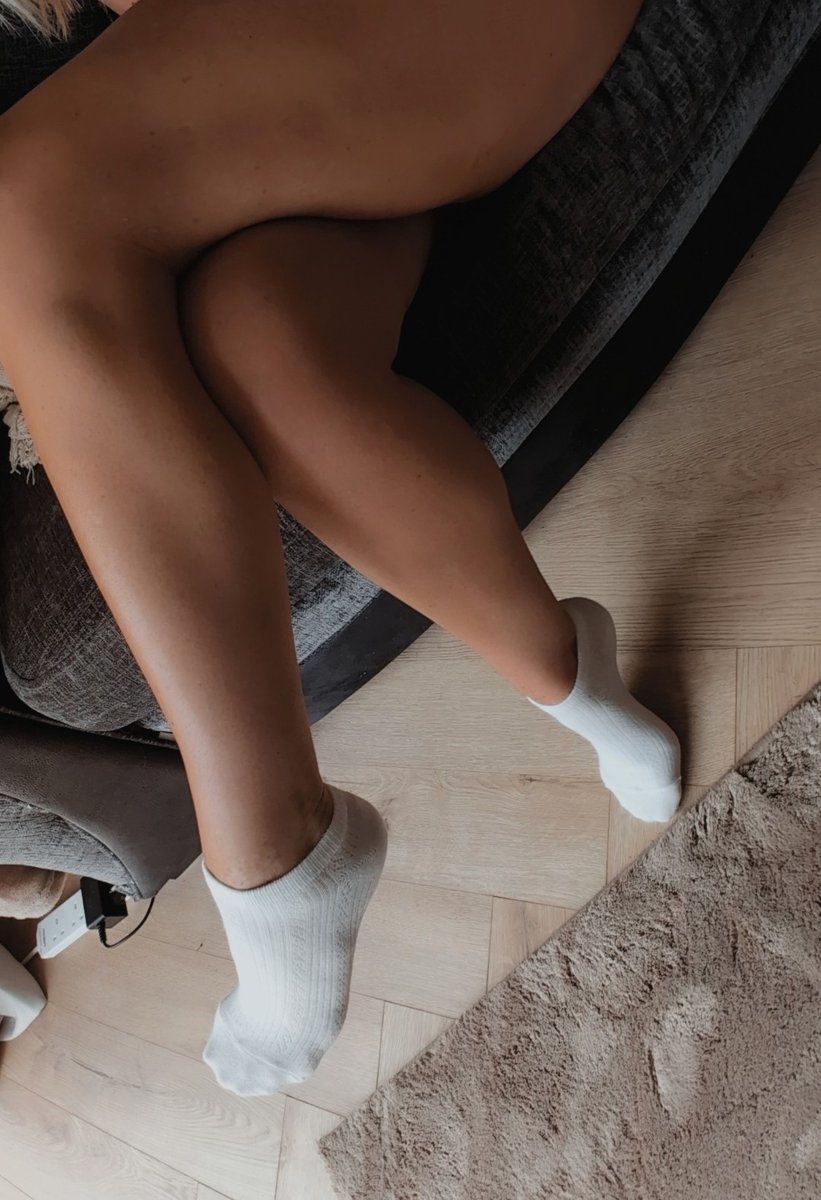 queenCestelle's tweet photo. What gets you on your knees ? Long or short ?! 🧦 https://t.co/rIzcjwkCRD