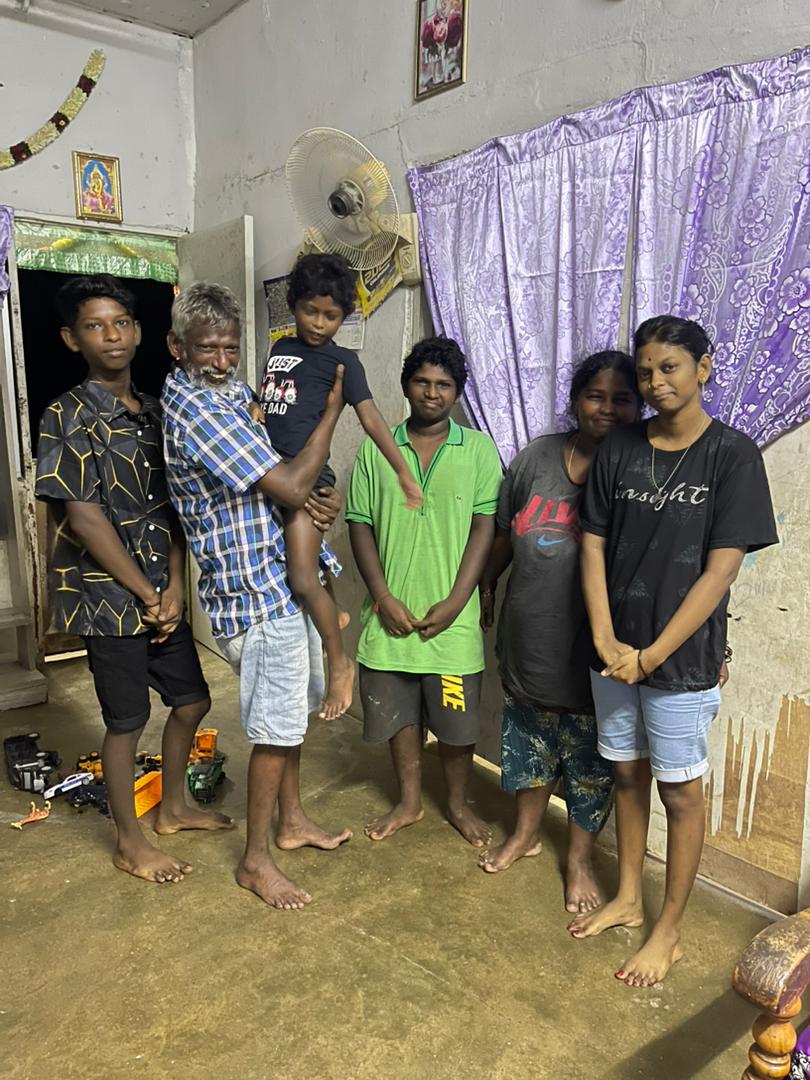 jayihsan1's tweet photo. Miserable state of affairs of indians in malaysia. All four kids never attended school. Parents marriage unregistered. No birth certificate. Youngest child autistic. What have authorities &amp; political parties been doing for 17 years?
@datoramanan 
@TSVigneswaranSA 
@anwaribrahim https://t.co/RM0OKRqlbG