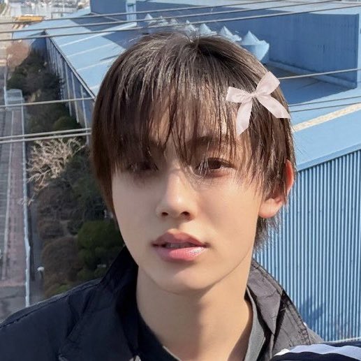 eyanngantuk's tweet photo. eomcika, selalu nyelipin rambut di telinga :p https://t.co/XGXS5CQ46f