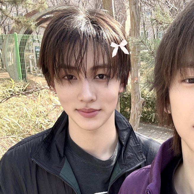eyanngantuk's tweet photo. eomcika, selalu nyelipin rambut di telinga :p https://t.co/XGXS5CQ46f