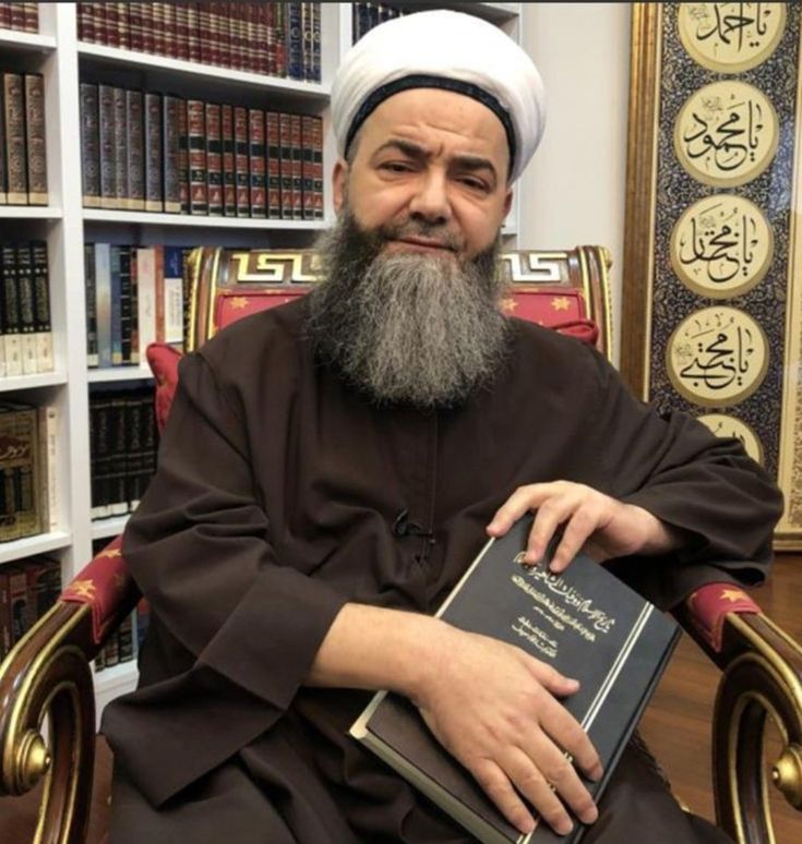AykiriTRs4's tweet photo. Cübbeli Ahmet ile Ümit Özdağ arasında "800 kilo altın" polemiği.

Cübbeli Ahmet:

Cemaatimizin 800 kilogram altınını çalanlarla ahirette hesaplaşacağız.

Ümit Özdağ: 

Mehdi'nin İstanbul'dan Konya'ya gideceğini biliyorsun ama 800 kilo altını kimlerin çaldığını neden bilmiyorsun? https://t.co/fAO4iUxZHb