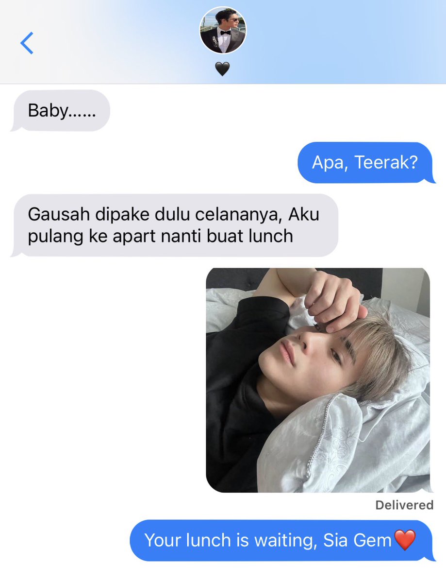 pipipinkfourth's tweet photo. #GeminiFourth one tweet AU 

“Gem mau makan siang dimana?”

“Makan di rumah.”

Yang dimaksud makanannya tentu saja pacar cantik centilnya 🥰❤️ https://t.co/Gg2EppR6BY