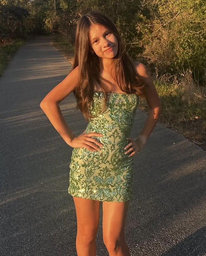 Lossb8's tweet photo. Just a bit more of Abby here since you freaks liked her so much! https://t.co/ZEUSGN8mQB