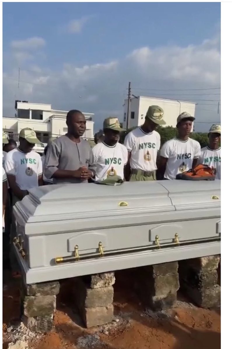 silverpenydr's tweet photo. 💔💔💔💔💔💔💔💔💔💔💔💔💔💔💔
Nigeria has happened again to this young corper medical doctor . He d!ed after his request for a sick leave was denied for 3 weeks . This is so sad 😭 😭😭😭😭 https://t.co/R8zlyy9yqT
