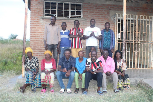 1popmovement's tweet photo. #POPMalawiInitiative | Activity 1 | Happy Mbewe 🌍
12 community leaders united for a climate dialogue, championing local action and youth-led environmental solutions.
📍Machinga, #Malawi
#POPMovement #ClimateAction #YouthCAN https://t.co/odGLeVS1gC