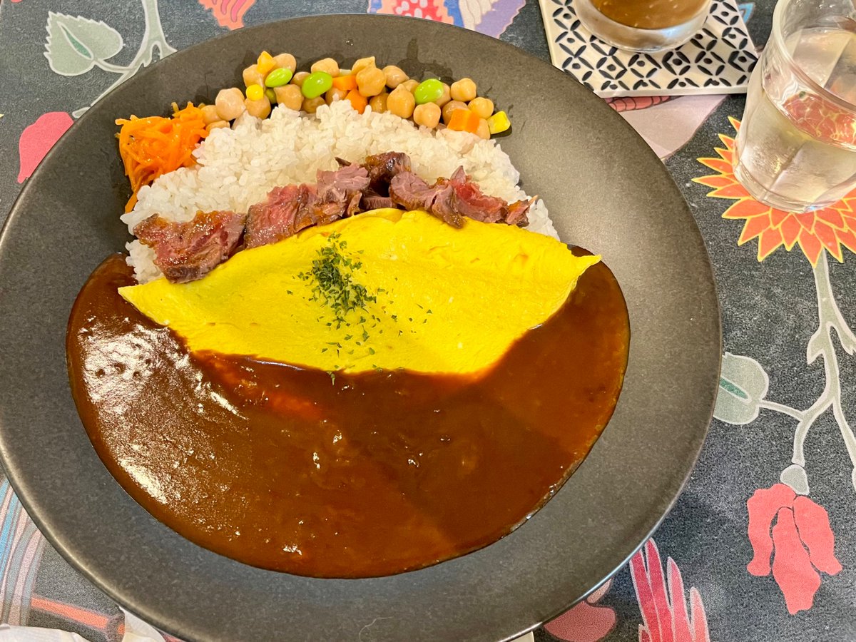 TICKLE_BandC's tweet photo. クートギャラリー来てます🐧

久しぶりに
クートさんのオムハヤシ

#クートカフェ https://t.co/ti2pxtdgh1