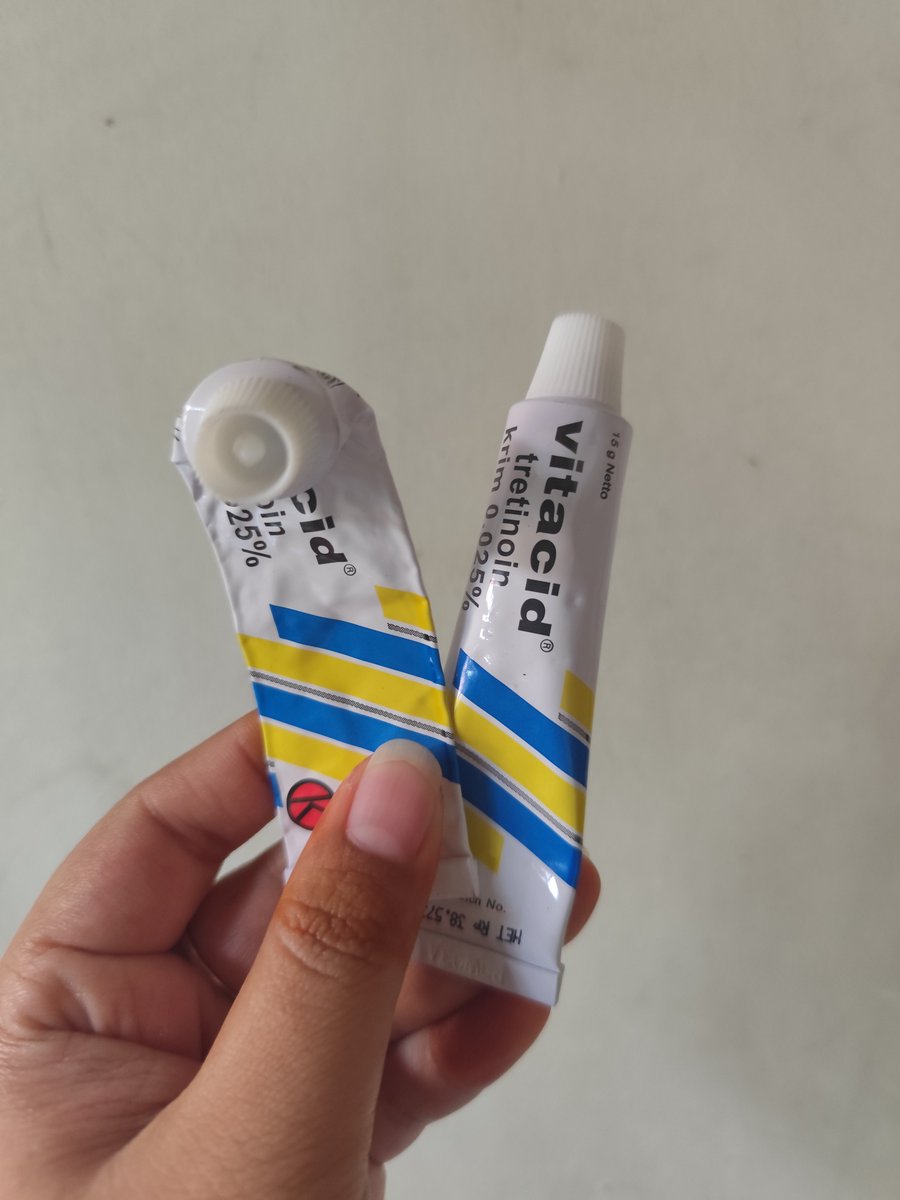 americano4sht's tweet photo. jujur jerawat gw brutal, apalagi kalo abis kalap makan manis 😭
udah coba banyak skincare tapi hasilnya gitu-gitu aja, sampe akhirnya beraniin coba produk APOTEK ini!!! https://t.co/WLXFKMM1e6