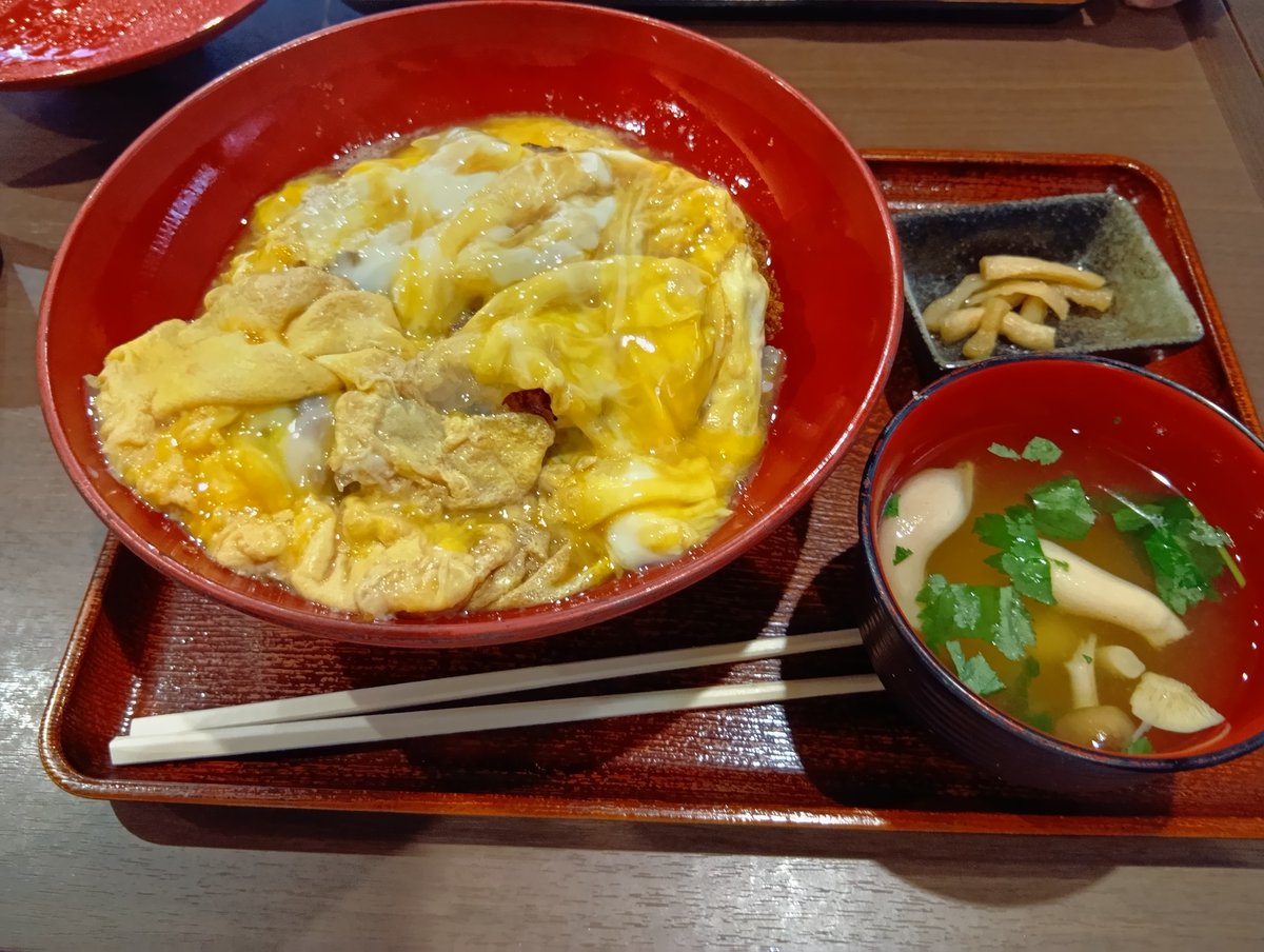 abyamasa's tweet photo. 明日から夏が本気出すみたいで、今日中に映画行��たのは正解だったかもしれん

お昼はｷｬﾂﾄﾞｩﾝ
卵が強すぎてカツが一切見えてなくて草 https://t.co/zP1zCTWn1g