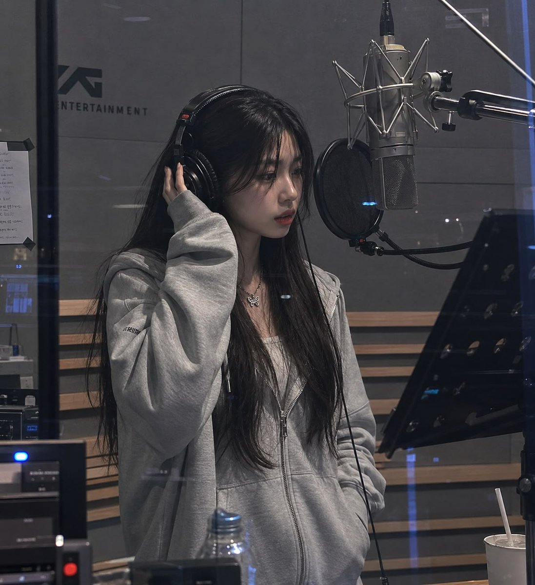 naomi_alnst's tweet photo. Working on the debut! https://t.co/7BOqm28L6f