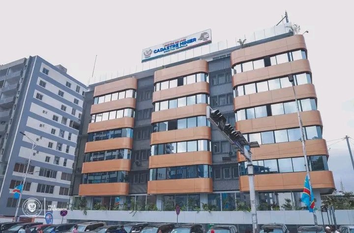 Newsechos4l's tweet photo. Ce lundi, le nouveau siège du Cadastre minier de la Rdc (CAMI), situé au croisement des avenues Kasa-Vubu et Mpolo, dans la commune de la Gombe. Cette nouvelle infrastructure marque une étape importante dans la modernisation de l’administration minière congolaise https://t.co/5eP5ejQcoZ