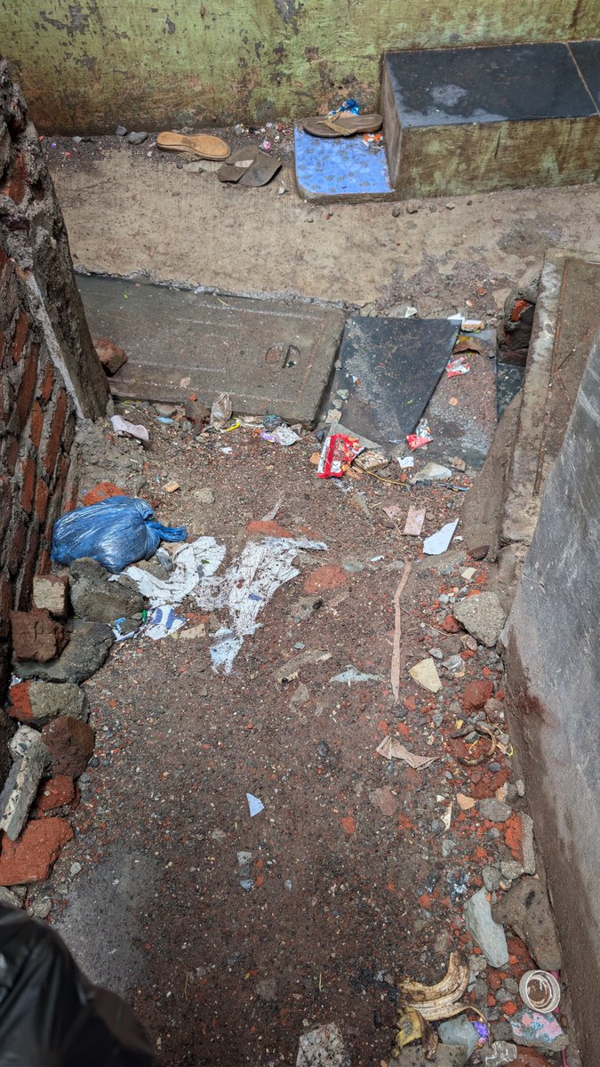 Mehtab_Sidd's tweet photo. Construction work at Noori Masjid Gully, Chikkal Wadi, Beat No. 180, Antop Hill @mybmcWardFN Debris is being dumped in the narrow lane and Drainage, tarpaulin is hanging dangerously, and electric boards/wires are left exposed @mybmcWardFN @AshwiniBhide @PrajaktaVerma https://t.co/pjeHTGo5DX
