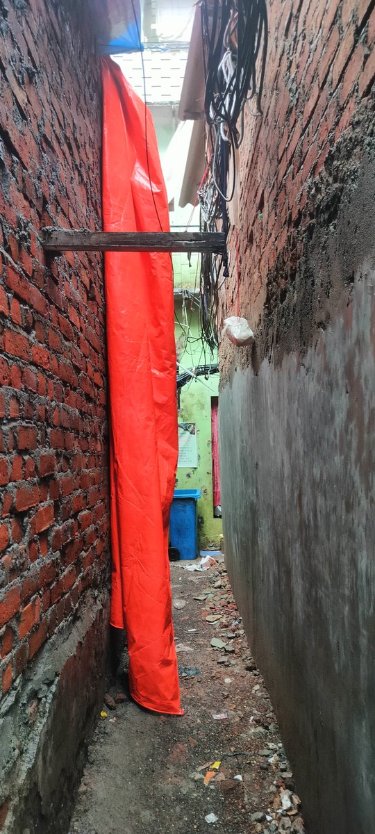 Mehtab_Sidd's tweet photo. Construction work at Noori Masjid Gully, Chikkal Wadi, Beat No. 180, Antop Hill @mybmcWardFN Debris is being dumped in the narrow lane and Drainage, tarpaulin is hanging dangerously, and electric boards/wires are left exposed @mybmcWardFN @AshwiniBhide @PrajaktaVerma https://t.co/pjeHTGo5DX