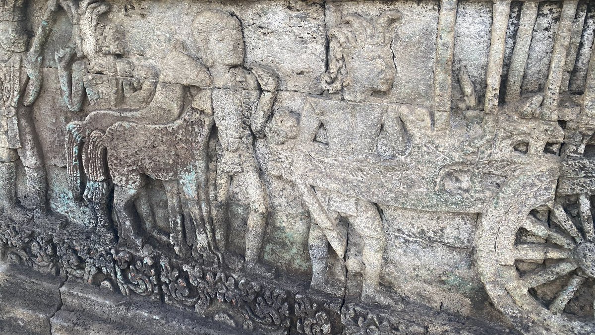 toniocampolopez's tweet photo. Di Jawa banyak pedati seperti di Spanyol. Sedangkan di sini ditarik oleh kerbau.

✍️A. Urdaneta 1535
📸 Candi Penataran, Blitar. https://t.co/MGpNzOg4uS