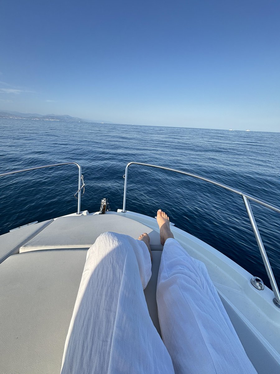 library_dusts's tweet photo. 海釣り、サップ、シュノーケリング、泳ぎ、寝転んで日光浴。
みんなそれぞれ違うアクティビティを楽しんでいます！
本当に楽しくて幸せです、ははははは。 https://t.co/1Aj4FWjC4h