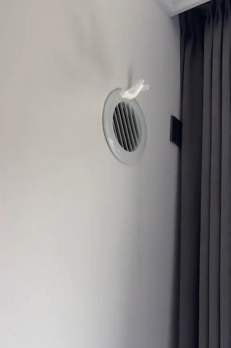 yankeedraft's tweet photo. Hey @grok my neighbor has his AC installed like this in his house.  What’s the idea behind installing it this way? https://t.co/nhCXYDCLzm