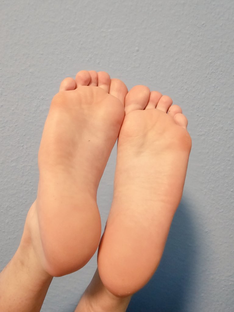 lossoos1's tweet photo. Soft femboy soles after shower, what pose do you like the most?~ 👣💕

#Femboy #FemboyFeet #FemboySoles #FemboyAesthetic #Feet #Soles #FootFetish #CuteFemboy #FemboyLegs #FemboyContent #boyfeet #boysoles #FemboyBoy https://t.co/ihF9zm24Fs