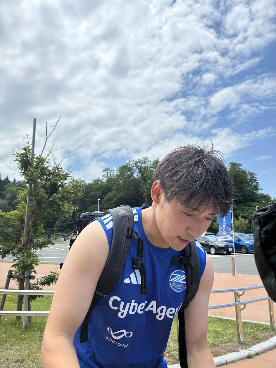 sisigomi's tweet photo. 元コンサ選手らを見に町田ゼルビアが練習するカクヒロアスレチックスタジアムへ
練習終了後にファンサの列に並んで前寛之君、大八君、あとミンテ君は遠くから撮影 https://t.co/9MHOLZ51gU