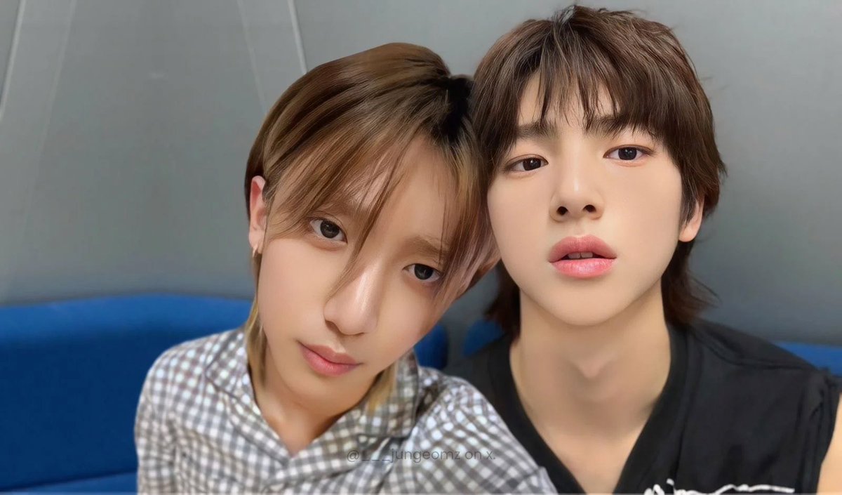 ___jungeomz's tweet photo. #jjunit selca tapi nit lagi ngambek t___t https://t.co/w2gZWqJBhY