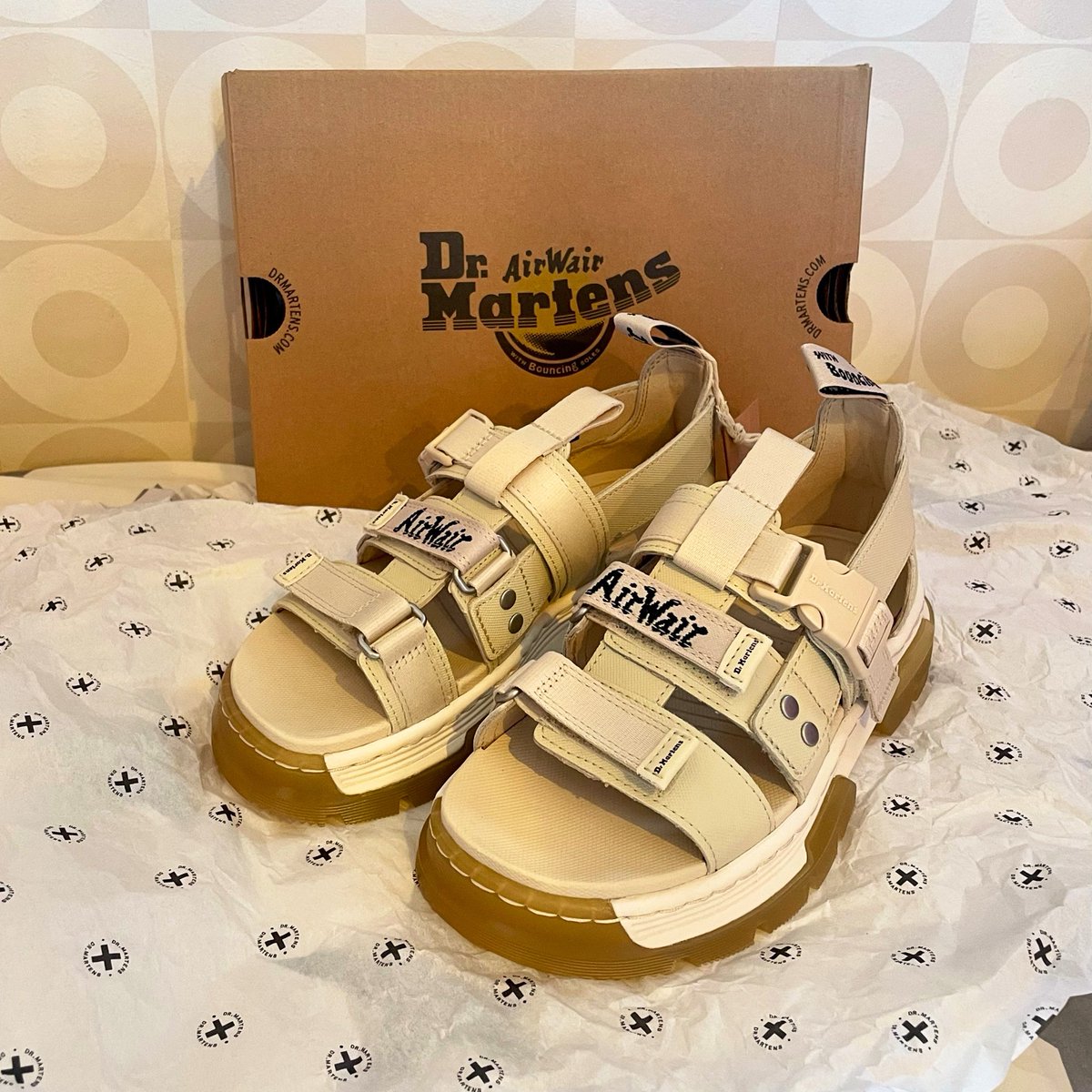 TONPEI710's tweet photo. 今日届いた☺︎

サンダルは初めて買ったなー(・8・) https://t.co/KSYGmausty