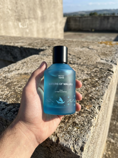 mongkiripiw's tweet photo. Ternyata perpaduan wangi ombak seger, cengkih anget, sama aroma wet stones gini yang bikin gw bolak-balik diendus pas nongkrong karena aromanya membumi dan elegan banget. Penasaran? Cek di sini
https://t.co/rGutxpheUp
#parfum #parfumlokal #extraitdeparfum #project1945 https://t.co/WyhpMijR16