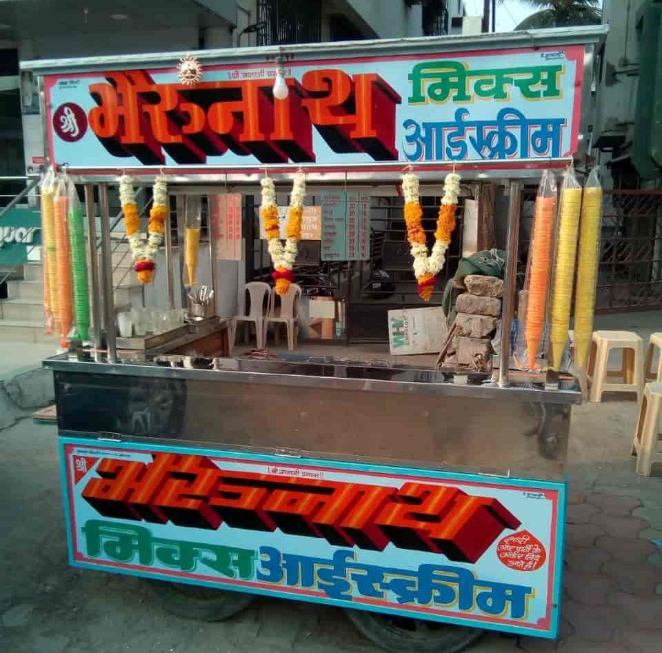MokkarBail's tweet photo. तूकाराम मूंडे साहेब जरा यांच्याकडे पण लक्ष द्या, बिना दूधाच मिल्क शेक विकून खूप पैसा छापतायत हे मिल्क शेक वाले. https://t.co/vbrl83WM5R