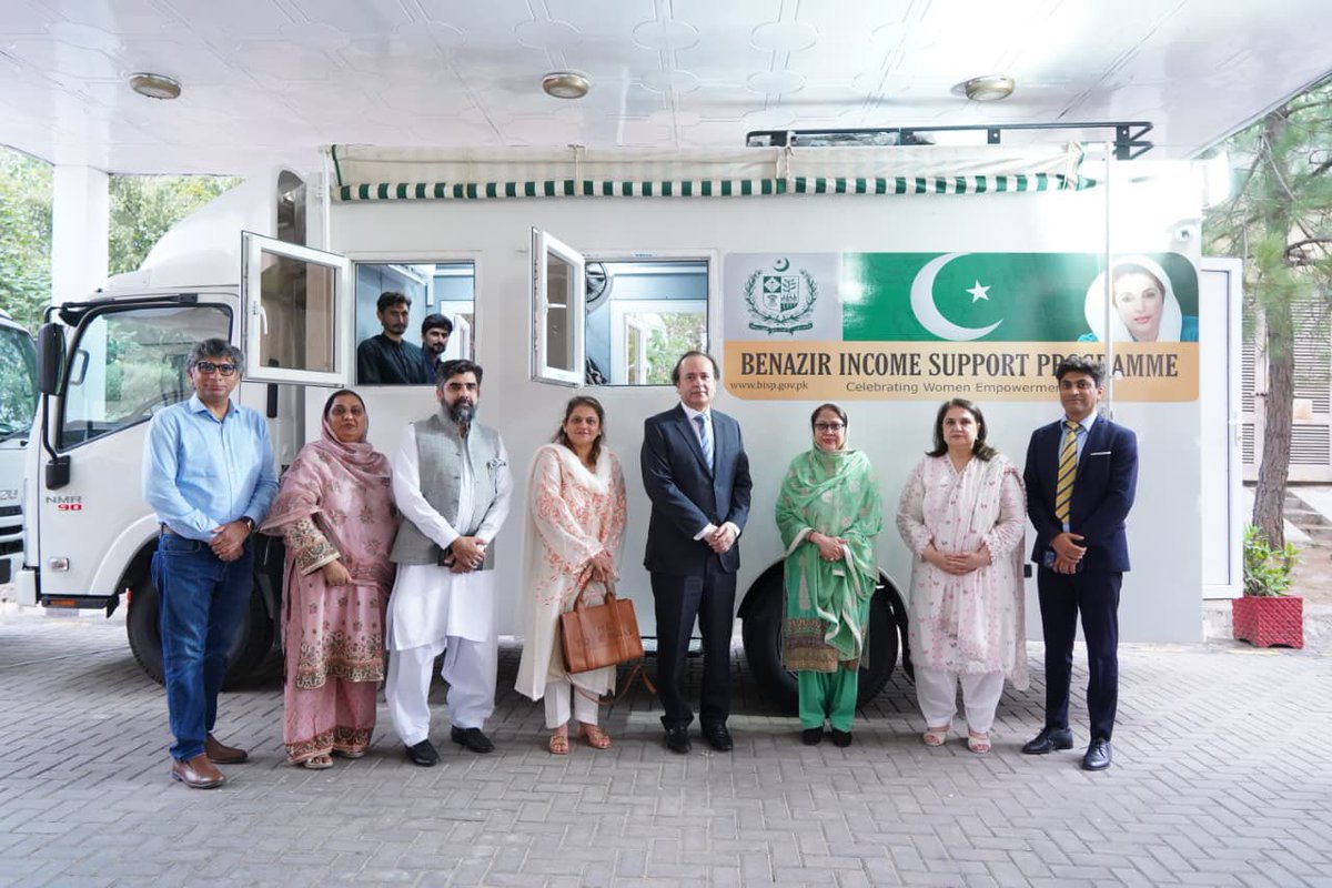 Sadiajavedppp's tweet photo. Visited BISP with Madam @FaryalTalpurPk President Ladies Wing. Proud that this social protection program, the brainchild of President Asif Ali Zardari, continues to serve millions across Pakistan. Thank you to the BISP team for the briefing. https://t.co/WkMZCjxOWL