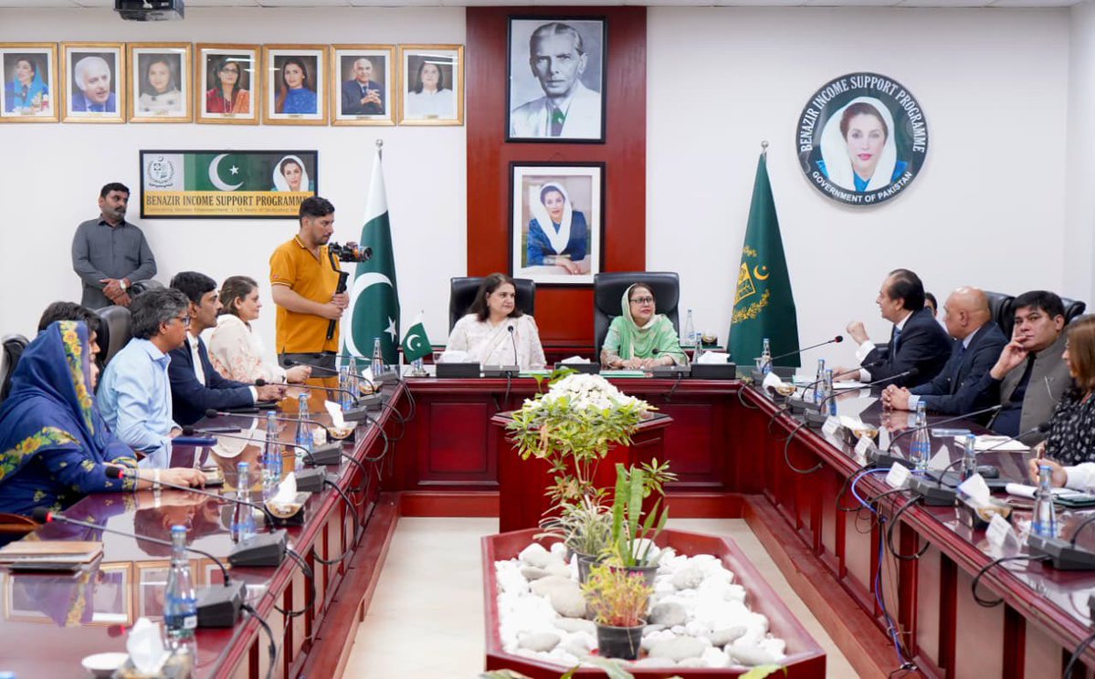 Sadiajavedppp's tweet photo. Visited BISP with Madam @FaryalTalpurPk President Ladies Wing. Proud that this social protection program, the brainchild of President Asif Ali Zardari, continues to serve millions across Pakistan. Thank you to the BISP team for the briefing. https://t.co/WkMZCjxOWL