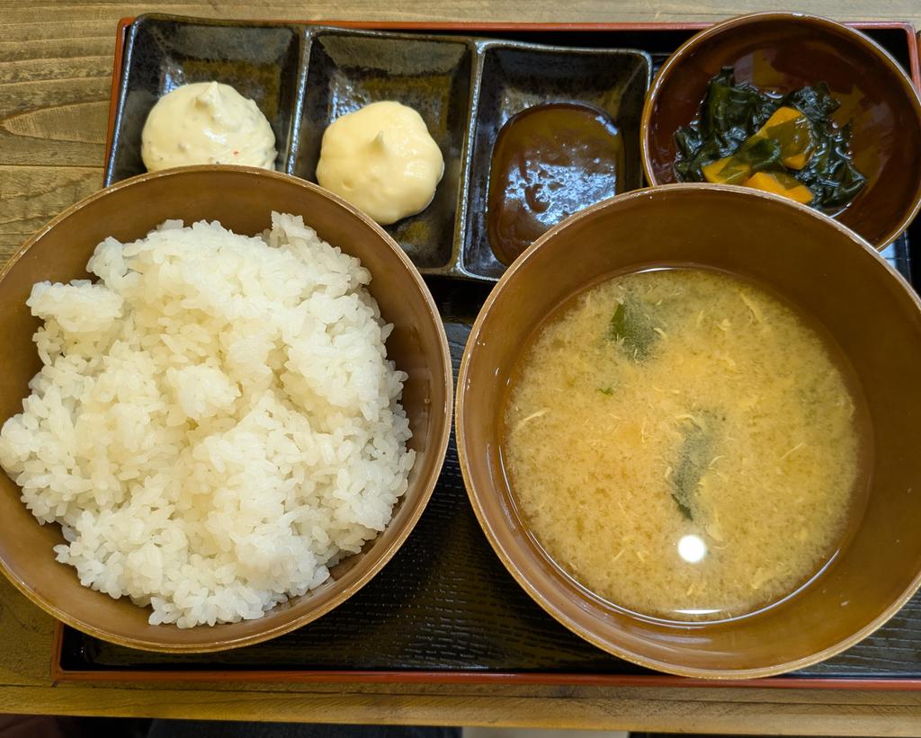 funazo's tweet photo. 和菓子、お弁当のmi-和
豚バラ唐揚げとカキフライ定食

豚バラの唐揚げとは？？これは行くしかないということで。タルタル、マヨ、ヤンニョム的ソースも良い！ご飯がすすみました。
美味しかったです、ごちそうさまでした🍖🍚✨ https://t.co/ItH7h2nuv7