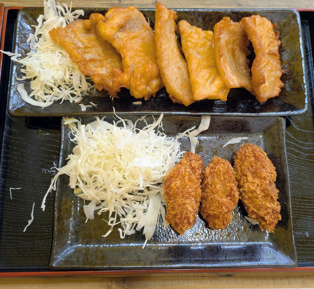 funazo's tweet photo. 和菓子、お弁当のmi-和
豚バラ唐揚げとカキフライ定食

豚バラの唐揚げとは？？これは行くしかないということで。タルタル、マヨ、ヤンニョム的ソースも良い！ご飯がすすみました。
美味しかったです、ごちそうさまでした🍖🍚✨ https://t.co/ItH7h2nuv7