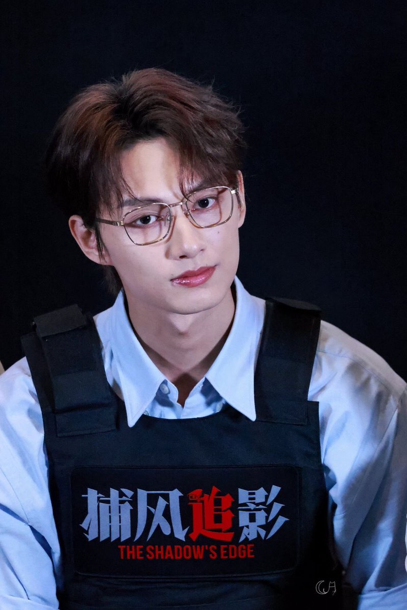 YasmeenOne's tweet photo. jun in glasses is so 😮‍💨😮‍💨😮‍💨😮‍💨 https://t.co/ee9EDyIJwh
