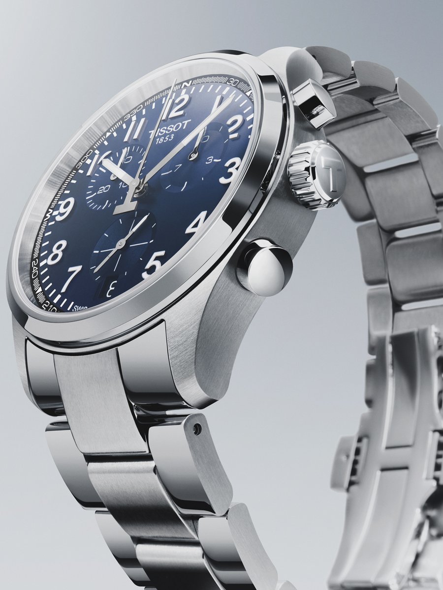 MinutaCZ's tweet photo. Škola je za námi.
Teď přichází čas na vlastní tempo.

Tissot Chrono L 42 mm spojuje sportovní chronograf, modrý ciferník a čistý švýcarský styl — přesně pro novou kapitolu, která už nemá rozvrh.

Kde je vyzkoušet? https://t.co/Brm8hLOs4c https://t.co/H3CJ0rLpSH