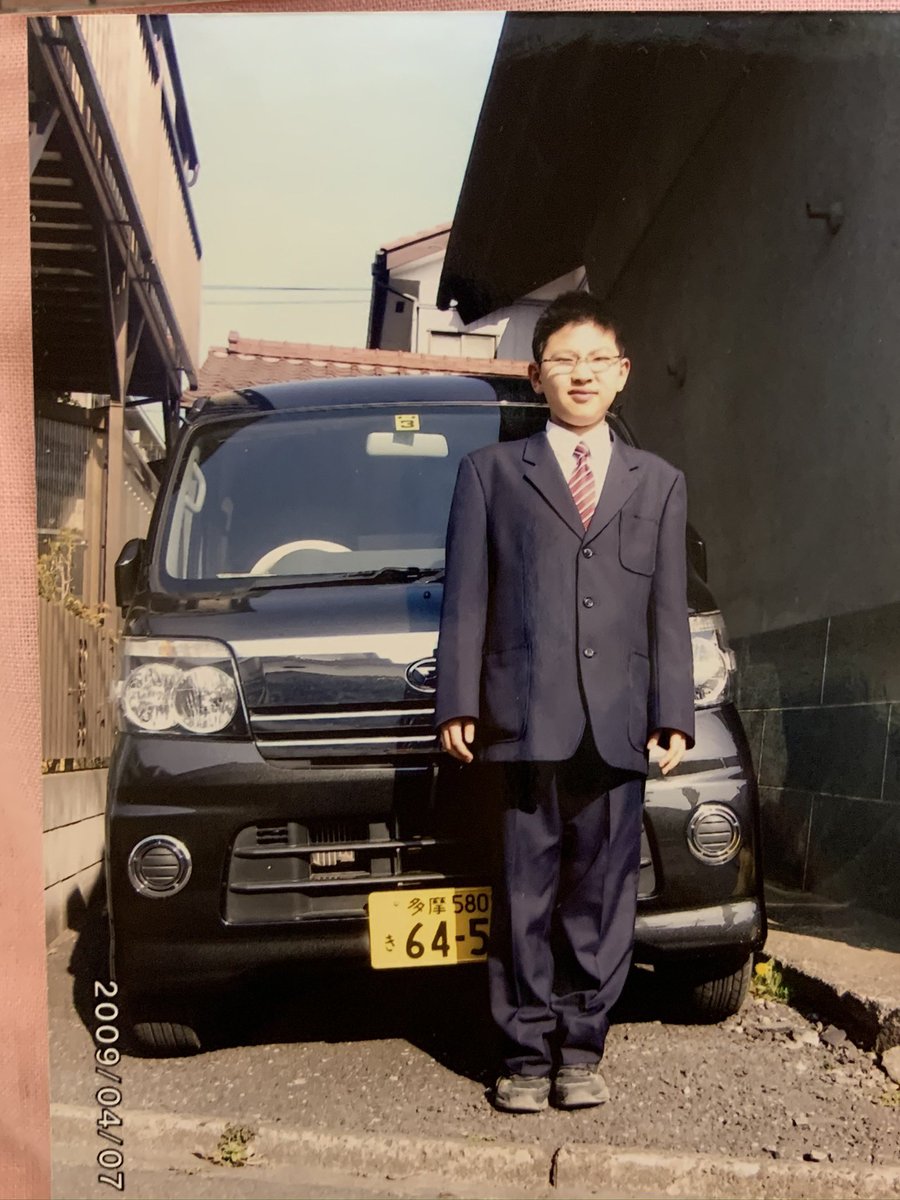 aki8753ko's tweet photo. エブリイに手出し10万円でのりかえられて、２年後はNBOXより20万円高く売れると言われた。エブリイの方が年式は新しい。両方とも95000キロ。
悩む😕どう思いますか？
セレナとハイエースだったら、ハイエース乗りたいタイプ。やっぱりエブリイ？
オフ会参加出来ない？でも、あまり遠出したくない。 https://t.co/3z7vnE3omH