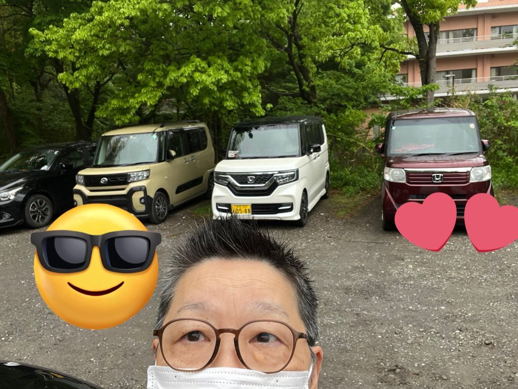 aki8753ko's tweet photo. エブリイに手出し10万円でのりかえられて、２年後はNBOXより20万円高く売れると言われた。エブリイの方が年式は新しい。両方とも95000キロ。
悩む😕どう思いますか？
セレナとハイエースだったら、ハイエース乗りたいタイプ。やっぱりエブリイ？
オフ会参加出来ない？でも、あまり遠出したくない。 https://t.co/3z7vnE3omH