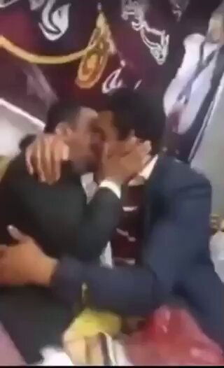 A98266Ali's tweet photo. @masdarnews967 الحوثي فارسي الأصل
الحوثيون ينامون مع بعض بعد التخزينه هذي أوامر سيدهم عبده ميرندا اللي كان ينام في سرير سيده علي خامنئي المجوسي https://t.co/lNivuAWY8s