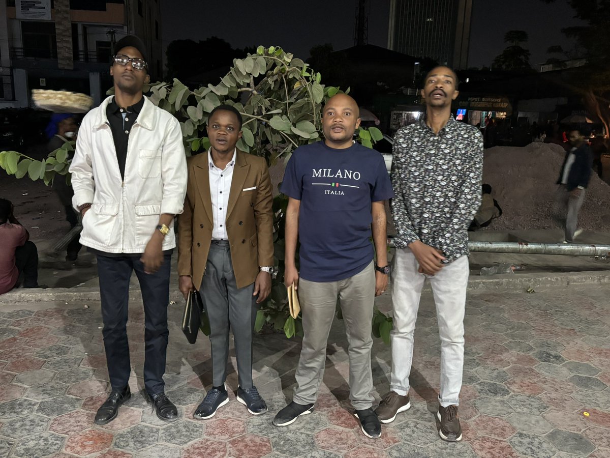 Jacquesakili3's tweet photo. *KINSHASA | Solidarité et réconfort*

Au nom de la généreuse *Maman MAPENDO KASAHENE Mireille* (MKM), j’ai eu l’honneur de visiter nos quatre frères, récemment libérés après avoir passé plusieurs mois en détention à Kinshasa, afin de leur transmettre un message de réconfort, de courage et d’espérance de *Maman MAPENDO KASAHENE Mireille MKM.*

Ce fut un moment empreint d’amour, de joie et de fraternité, marqué par des retrouvailles chaleureuses après une longue période d’absence.

Toujours attentive aux préoccupations de chacun, *Maman MKM* a dépêché Mr Jacques Akili pour porter son message d’amour, de soutien et d’espoir à nos frères. 

Très émus de joie, ces derniers ont exprimé leur profonde gratitude pour la générosité, la bienveillance et le grand cœur de *Maman MKM*

Que Dieu vous le rende au centuple, *Maman MKM* Votre compassion et votre engagement font de vous une véritable bénédiction pour tout un peuple, ont-ils conclut.