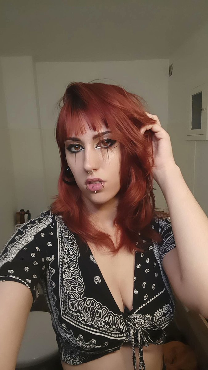 QueenFoxyberry's tweet photo. Si je te demande de t'agenouiller devant moi, tu réponds quoi ?
#soumis #raque #domination #cabot #chienne #salope https://t.co/uuMA7rDxCa