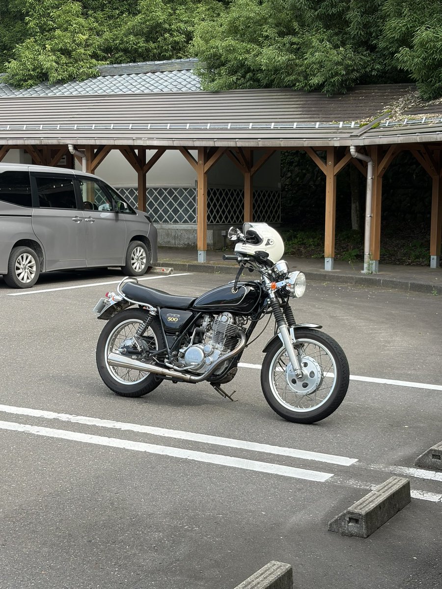 4bamasa3's tweet photo. ガソリン入れにぶらついてる https://t.co/5nKtWHwGGh