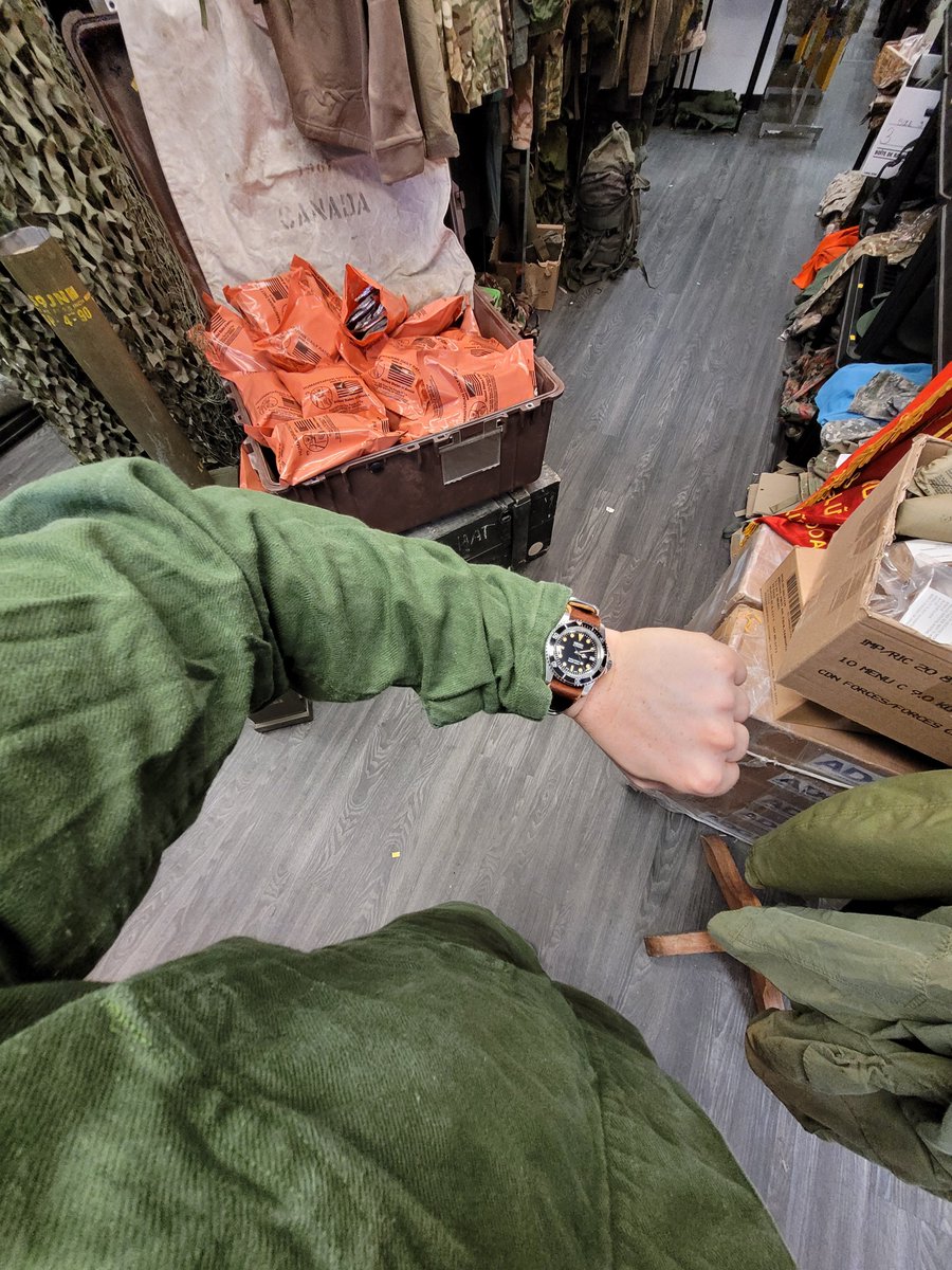 MistySurplus's tweet photo. Yeah, these Swedish Airforce Chore Coats slap https://t.co/6veZxpquZw