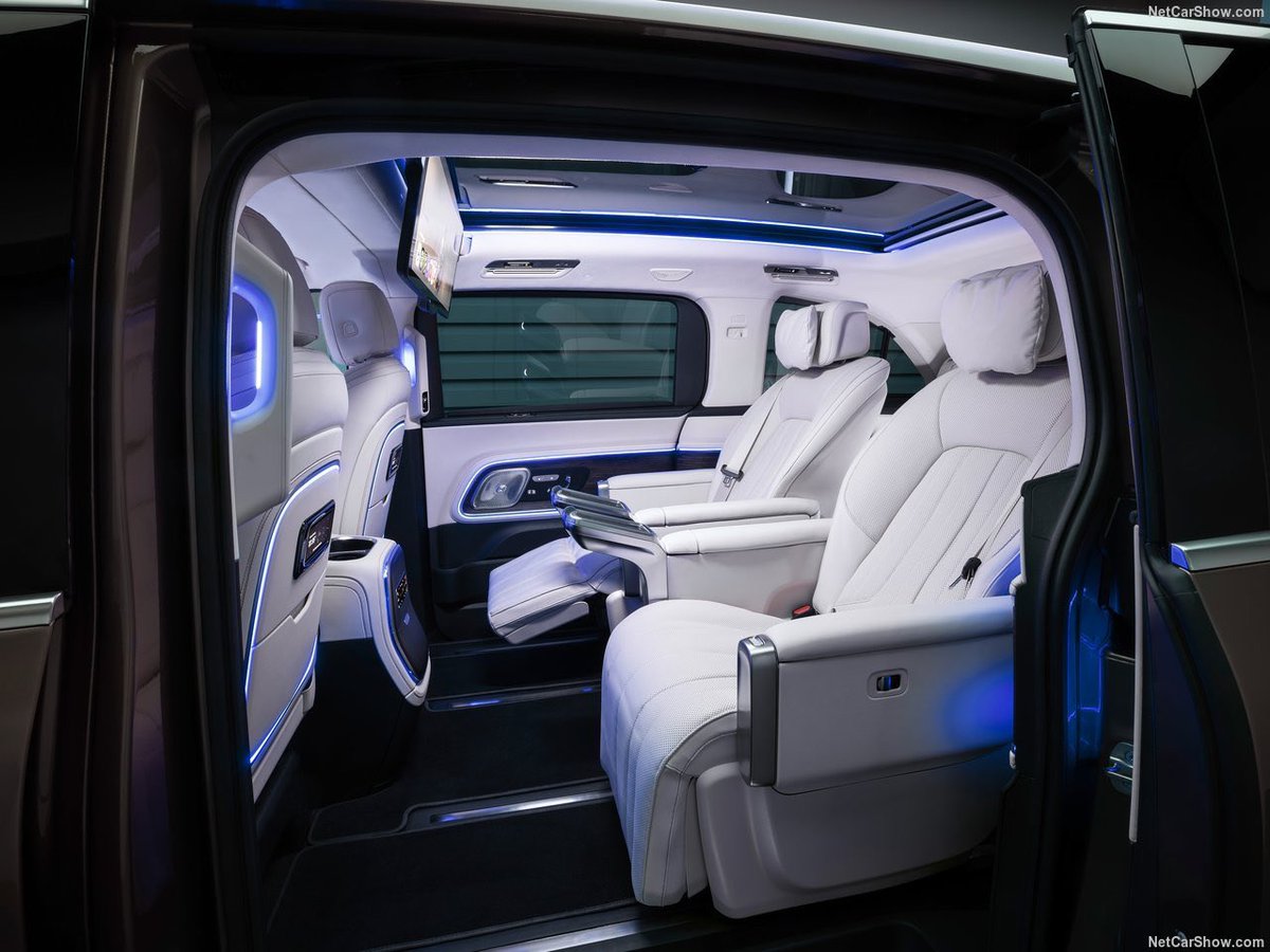 OtsileJK's tweet photo. The new Mercedes-Benz VLE should've been on display at Durban July 2026. 🤔🤔🤔

Almost everyone that was there knows and probably owns the V300d, but I do applaud the continued marketing of the V-Class despite the fact that it sells itself. https://t.co/ZxgfgS6bcG